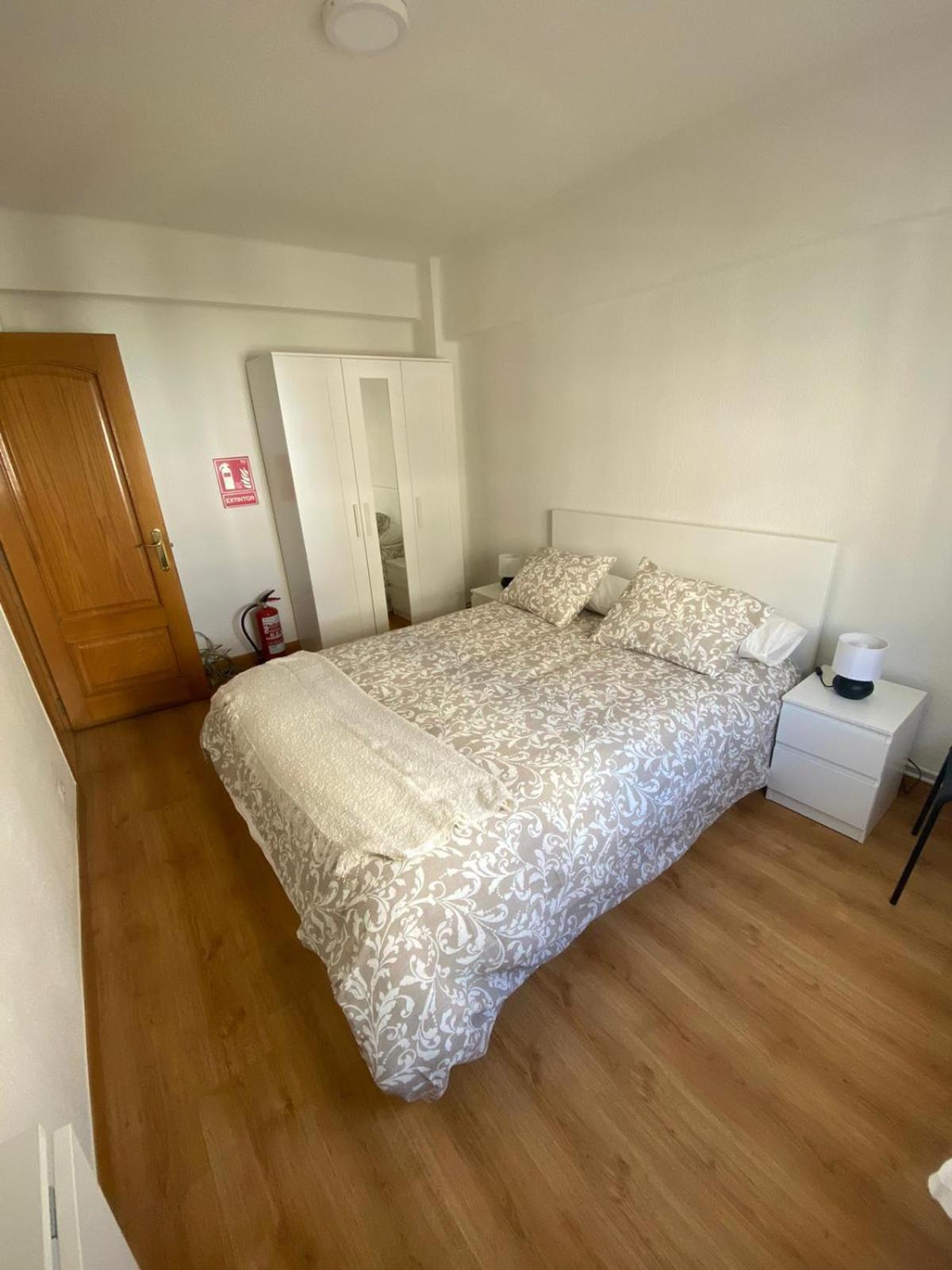 Апартаменты Apartamento En El Centro - Cercano A La Playa Сантандер Экстерьер фото